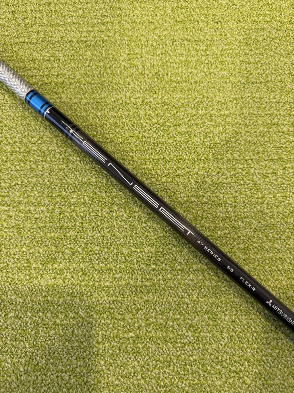 Mitsubishi Tensei Av Raw Blue 65R Regular 42.25" Wood Shaft Titleist