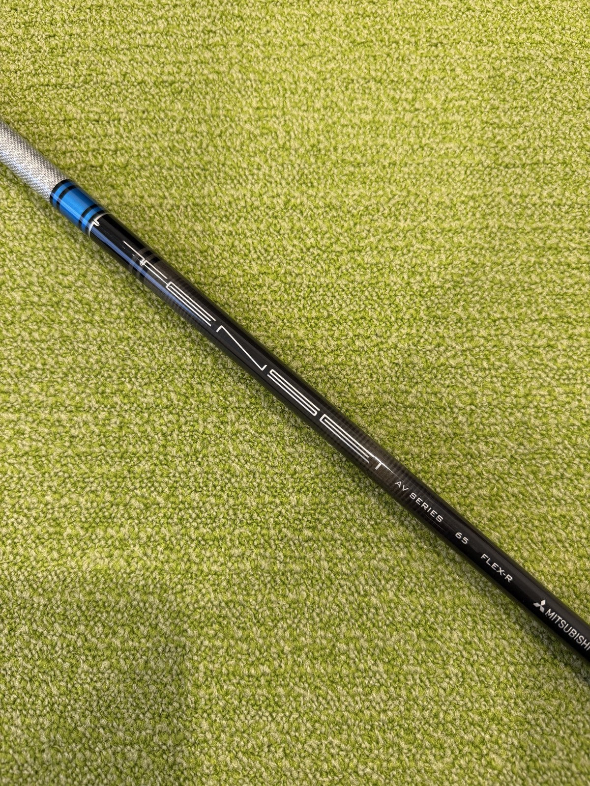 Mitsubishi Tensei Av Raw Blue 65R Regular 42.25" Wood Shaft Titleist